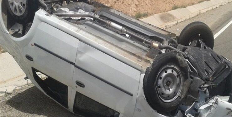 إصابة 3 في انقلاب سيارة ملاكي بقنا