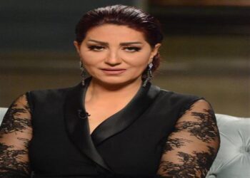 المعمل الجنائى يعاين حريق عقار تقيم به الفنانة وفاء عامر بالدقي .. صور