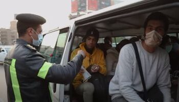 خلال 24 ساعة .. الداخلية تضبط 7876 شخصا لعدم ارتدائهم الكمامات الواقية