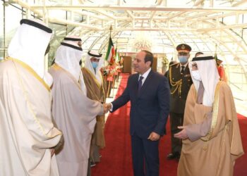 المتحدث الرئاسي ينشر صور استقبال ولي العهد الكويتي للرئيس السيسي