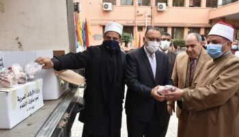 محافظ الشرقية يحضر توزيع لحوم صكوك الطعام لعام 2022