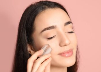 كيفية تقليل المسام: 4 نصائح طبيعية لطيفة للحصول على بشرة صافية