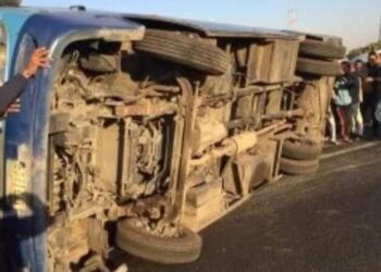 الصحة تدفع بـ15 سيارة إسعاف لموقع حادث انقلاب سيارة ميني باص الشرقية