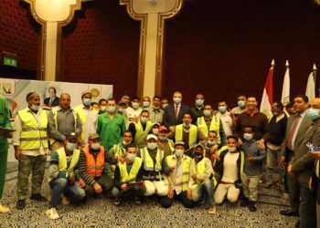 وزير القوى العاملة يسلم 150 وثيقة تأمين تكافلي للعمالة غير المنتظمة شرم الشيخ