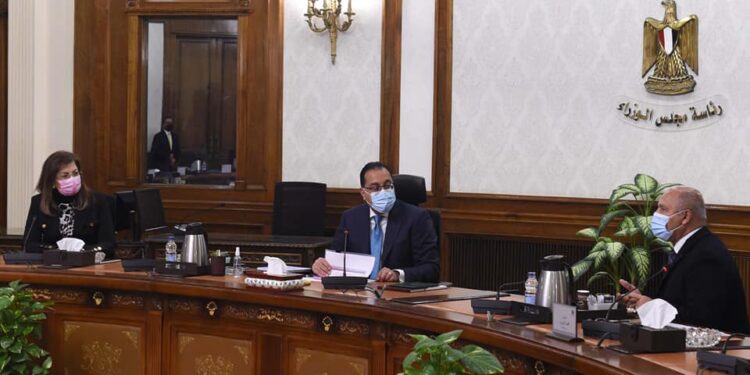 اعتمادات مالية لتنفيذ قرارات نزع الملكية والتعويضات الخاصة بمشروعات الطرق والمحاور