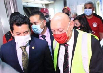 وزير الشباب والرياضة يصل الكاميرون وفى استقباله السفير المصرى