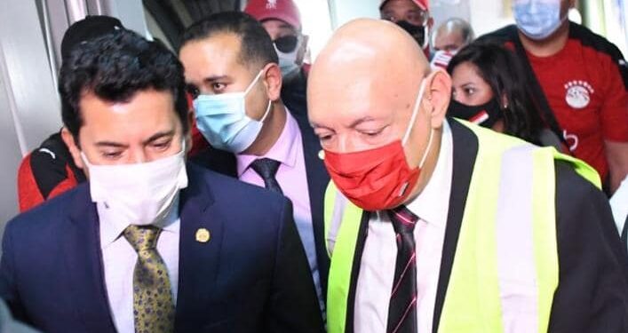 وزير الشباب والرياضة يصل الكاميرون وفى استقباله السفير المصرى