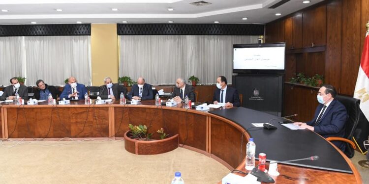 البترول: 13 مليون وحدة سكنية تم توصيلها بالغاز الطبيعى ضمن حياة كريمة