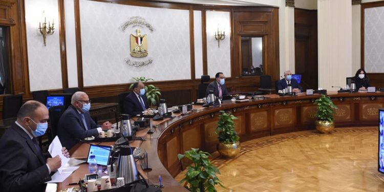 رئيس الوزراء لـ المحافظين: نحن مسئولون أمام الله بأن نُوقف أي تعديات على الأراضي الزراعية