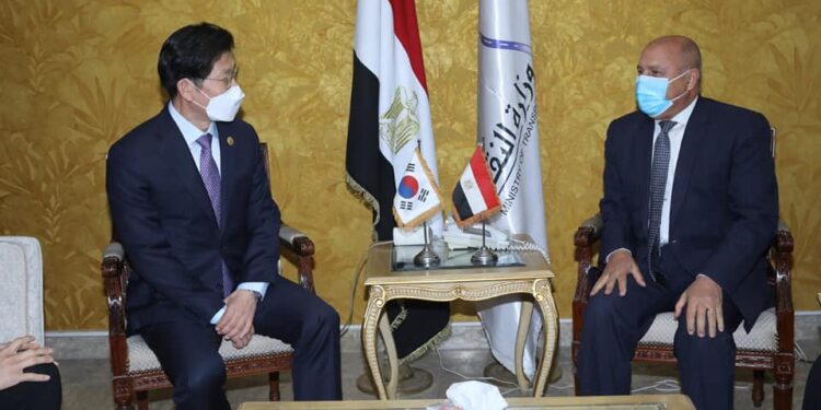 لتطوير السكك الحديدية..كامل الوزير يوقع مذكرة تفاهم للتعاون مع كوريا الجنوبية