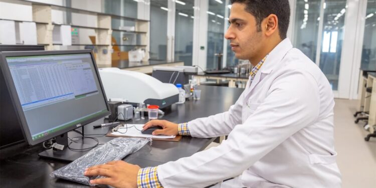 وزير التعليم العالي: مختبرات بحثية مميزة بالجامعة المصرية اليابانية