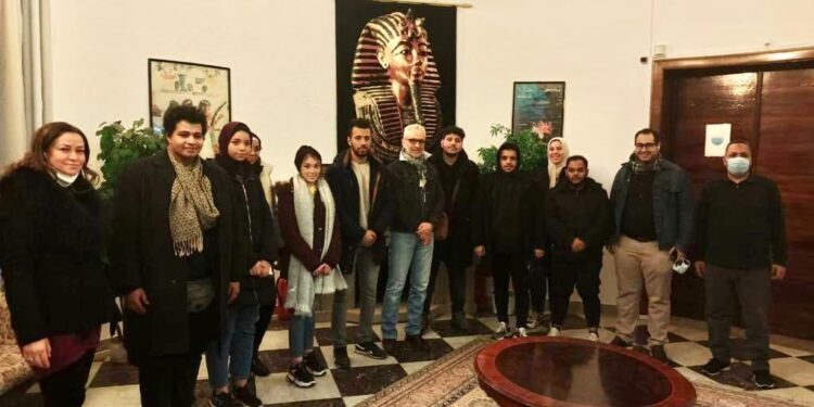 الحرب في أوكرانيا.. سفارات دول الجوار تستقبل المصريين الفارين من «كييف»