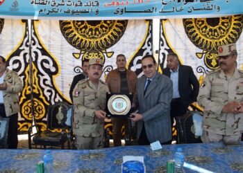 خالد الصاوي يشارك القوات المسلحة في توزع المواد الغذائية والبطاطين على الأسر بشمال سيناء