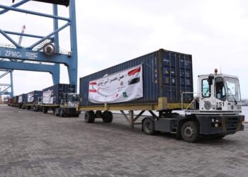 بتوجيهات رئاسية.. مساعدات مصرية تغادر ميناء دمياط للأشقاء فى لبنان