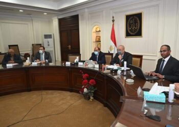 وزير الإسكان يكشف القرى المُلوثة لمياه ترعة السلام وفرع رشيد