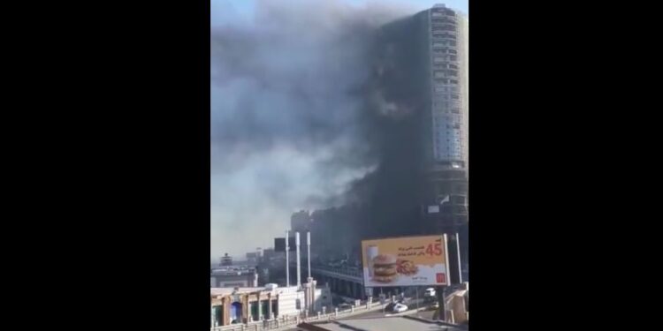 عاجل اندلاع حريق في مبنى تحت الإنشاء في سيدي جابر بالإسكندرية