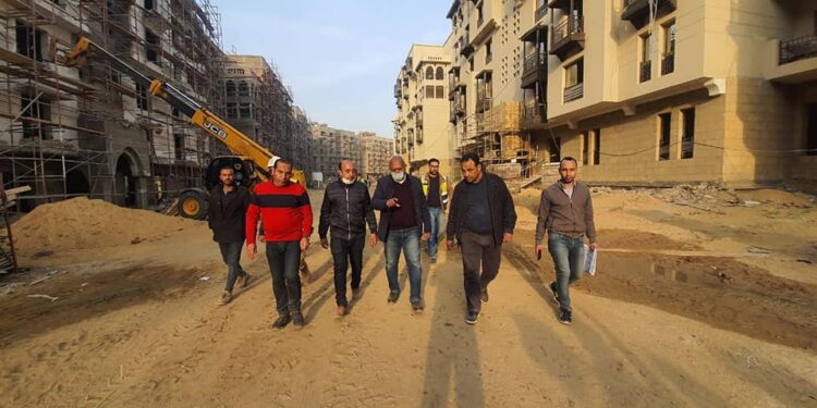 الإسكان تتابع تطوير منطقة سور مجرى العيون بالقاهرة التاريخية