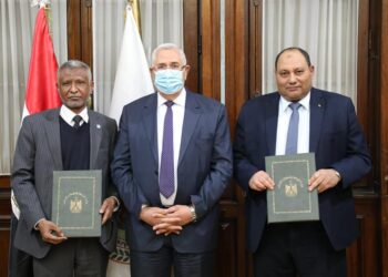 وزير الزراعة : الاهتمام  بالإدارة المستدامة للمياه والإنتاج الزراعي لزيادة الإنتاج