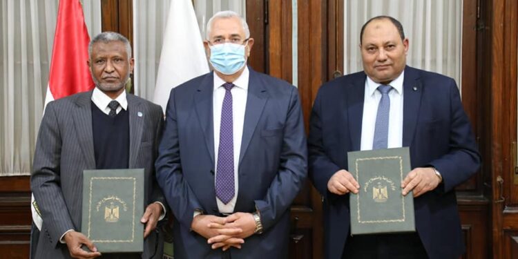 وزير الزراعة : الاهتمام بالإدارة المستدامة للمياه والإنتاج الزراعي لزيادة الإنتاج