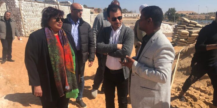 وزيرة الثقافة تتفقد الأعمال الإنشائية لمشروع قصر ثقافة أبو سمبل