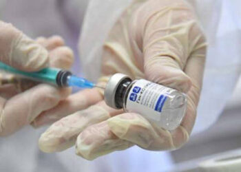 الصحة تنفي أزمة توفير لقاح كورونا لطلاب المدارس