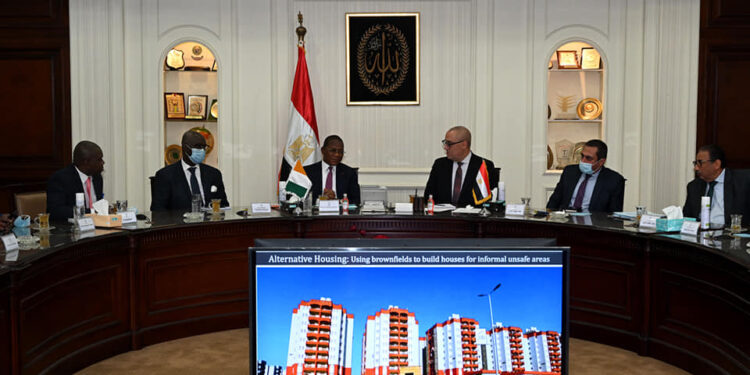 وزير الاسكان : مصر مستعدة لنقل خبراتها فى إنشاء المدن الجديدة لدول أفريقيا