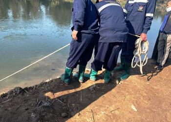 قوات الإنقاذ النهري تنتشل الضحية الرابعة إثر حادث انقلاب ميكروباص في بحر شبين