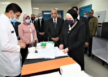 وزيرة التجارة : حريصون على تطوير معامل الفحص لمنع تكدس المنتجات في الموانئ