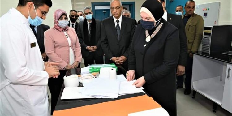 وزيرة التجارة : حريصون على تطوير معامل الفحص لمنع تكدس المنتجات في الموانئ