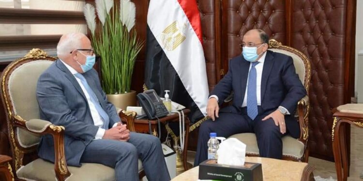 وزير التنمية المحلية يتابع الخطط الاستثمارية مع محافظ بورسعيد