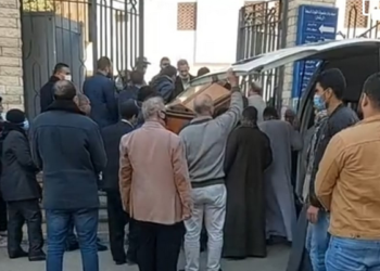 جثمان الكاتب الصحفي محمود الكردوسي يصل إلى مسجد “آل رشدان”