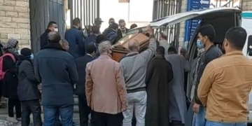 جثمان الكاتب الصحفي محمود الكردوسي يصل إلى مسجد “آل رشدان”