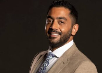 أحمد فلوكس يرد على تصريحات والده بنشر مكالمة بينهما