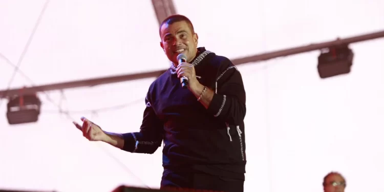 صور.. عمرو دياب يشعل حفل مسرح مركز المنارة