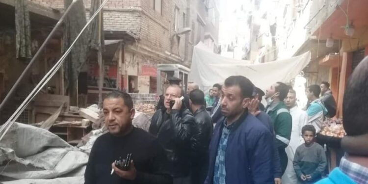 النيابة تنتقل لمعاينة العقار المنهار بمنطقة حدائق القبة