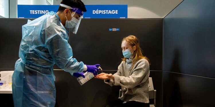 كندا تخسر 200 ألف وظيفة بسبب متحور أوميكرون