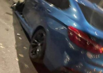 سيارة فارهة تحطم 4 سيارات بالكامل على طريق وصلة دهشور .. صور