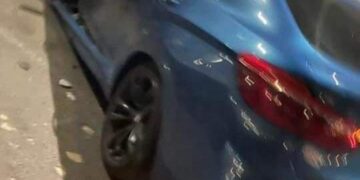 سيارة فارهة تحطم 4 سيارات بالكامل على طريق وصلة دهشور .. صور