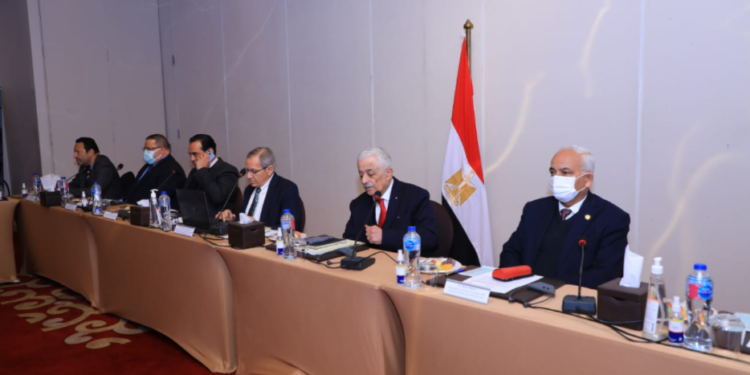 التعليم: التركيز على المهارات اللغوية للمعلمين والطلاب بالمدارس الفنية