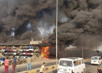 إخماد حريق نشب داخل مخزن قطع غيار سيارات بكرداسة دون وقوع إصابات