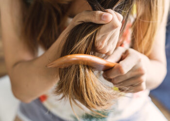 ترطيب الشعر.. تخلصي من الجفاف والتقصف بمكونات بسيطة