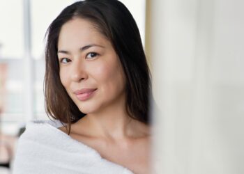 العناية بالبشرة المجهدة.. 4 نصائح للتعامل معها الآن