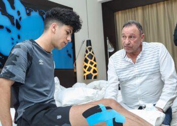 الخطيب يزور عمار حمدي ويطمئن على حالته بعد إصابته بالصليبي