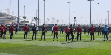 بعثة الأهلي في الإمارات تقف دقيقة حدادًا على الطفل« ريان» قبل بداية المران