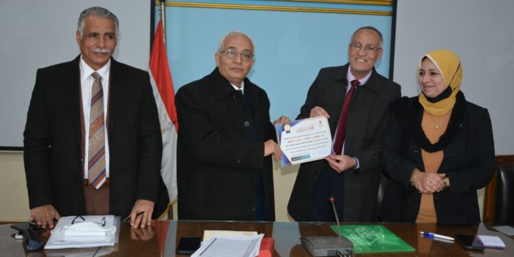 التعليم تضع آليات تفعيل الحقائب التدريبية لمناهج الصف الرابع الابتدائي