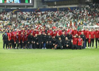 إنفانتينو يسلم لاعبي الأهلي الميداليات البرونزية في كأس العالم للأندية