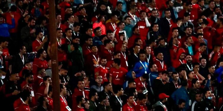 توافد جماهير الأهلي على استاد القاهرة لمؤازرة الفريق أمام صن داونز