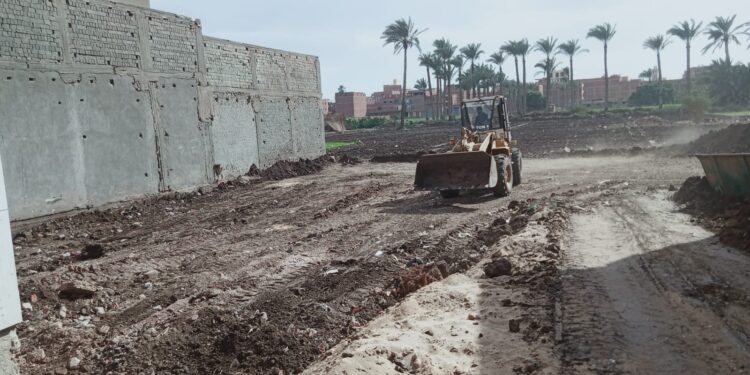 إزالة ٢٥ حالة تعد علي الاراضي الزراعية بالصف ومنشأة القناطر والعياط