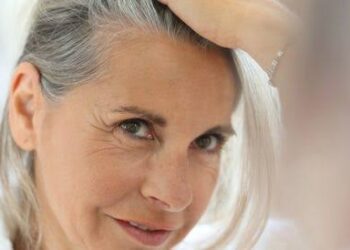 للنساء.. 5 نصائح لتأخير ظهور الشعر الأبيض