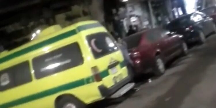 قتل أسرته وانتحر .. أول صور لحظة نقل جثث ضحايا حادث الزمالك